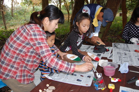 イベント｢丸太を切ってサンタを作ろう｣　in　せんなん里海公園内うみべの森_c0108460_1764991.jpg