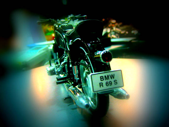 このバイクは何でしょう?_e0254365_21244693.jpg