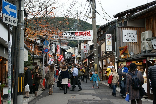 さすがです。紅葉も最高です。清水寺を訪ねました_d0181492_21344352.jpg