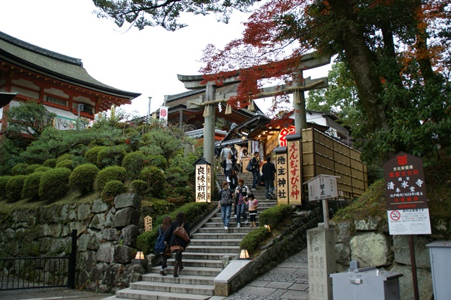 さすがです。紅葉も最高です。清水寺を訪ねました_d0181492_21371851.jpg