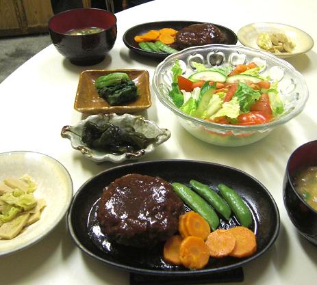 洋食屋さんのハンバーグ。_c0119140_13341193.jpg