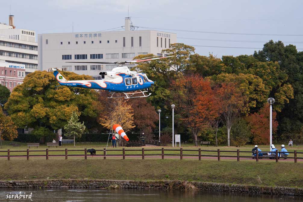 防災救急ヘリが離発着（江津湖）_d0238245_1019461.jpg