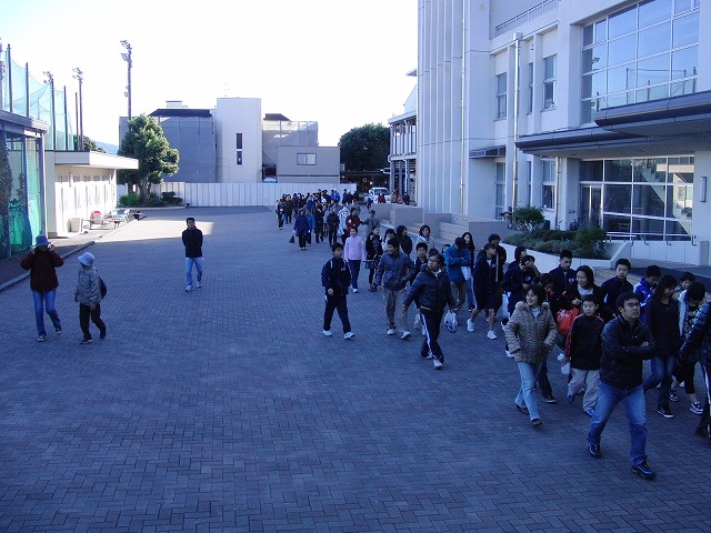 富士高を避難所とする近隣4区の合同避難所訓練 その1_f0141310_8314746.jpg