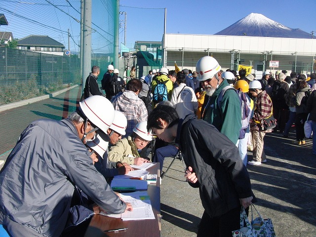 富士高を避難所とする近隣4区の合同避難所訓練 その1_f0141310_832161.jpg