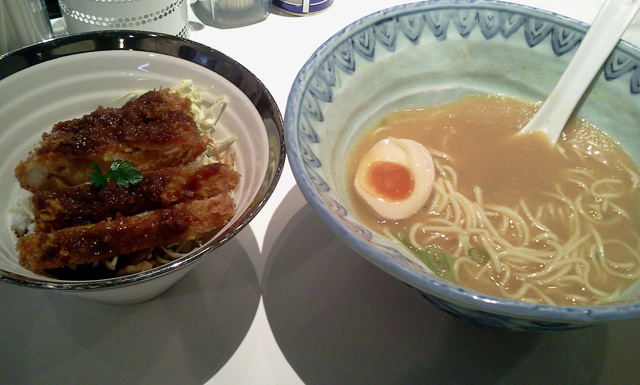 ラーメンとデミカツ！！@岡山駅ビル内「麺屋匠」_c0212604_15566100.jpg