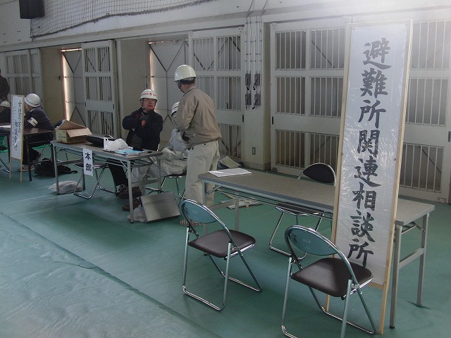 富士高を避難所とする近隣4区の合同避難所訓練 その2_f0141310_832134.jpg