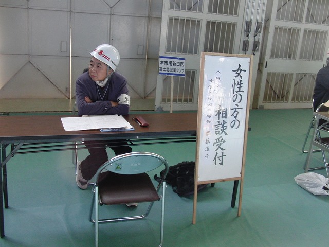 富士高を避難所とする近隣4区の合同避難所訓練 その2_f0141310_8321658.jpg