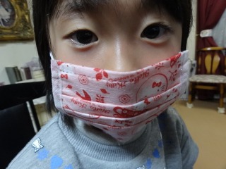 キティちゃんのマスク_d0165645_9393915.jpg