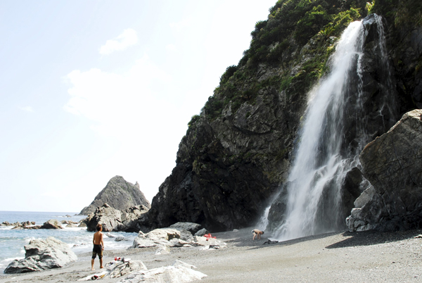篠穂の滝 奄美大島 奄美大島 ダイビングライフ アクアダイブコホロ 篠穂の滝 奄美大島 奄美大島 ダイビングライフ アクアダイブコホロ