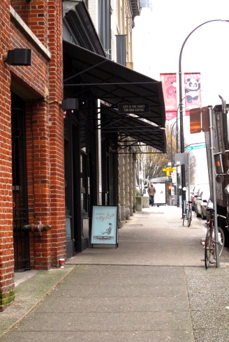ランチタイムをはずしたら「Cafe Medina」_d0129786_1614516.jpg