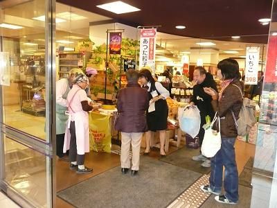 「あつた餃子」パレマルシェ神宮店試食会_b0101496_217243.jpg