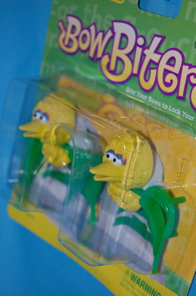セサミストリート 1980 Sから復活したbow Biters 靴ひもを結ぶアクセサリー Toy Collectables Vintage Rpm Blog