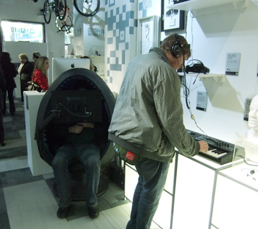 タイムズ・スクエアに過去最大スペースでオープン　Wired Store 2011_b0007805_0541886.jpg