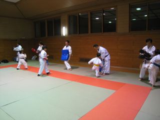 土曜は空手 明日は交流大会です!_c0118332_22114515.jpg