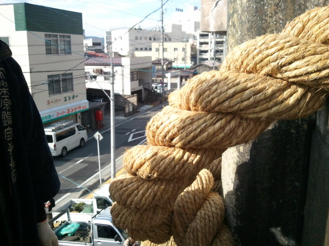 『手長神社一之鳥居注連縄飾り』_f0051256_1541425.jpg