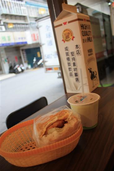 懐かしくなるのは日常のあの味～早餐店の漢堡_a0132659_956416.jpg