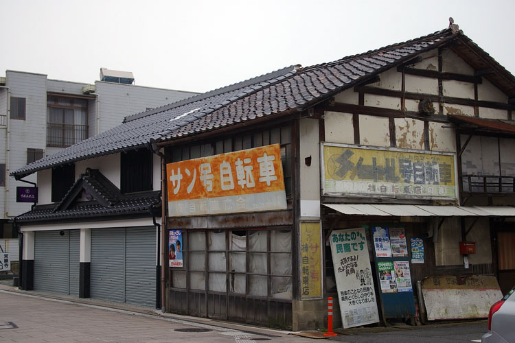 廃業した自転車屋_f0130879_22493960.jpg