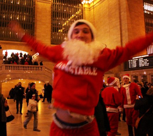 すっかり定着したニューヨークのサンタコン SantaCon 2011_b0007805_2174996.jpg