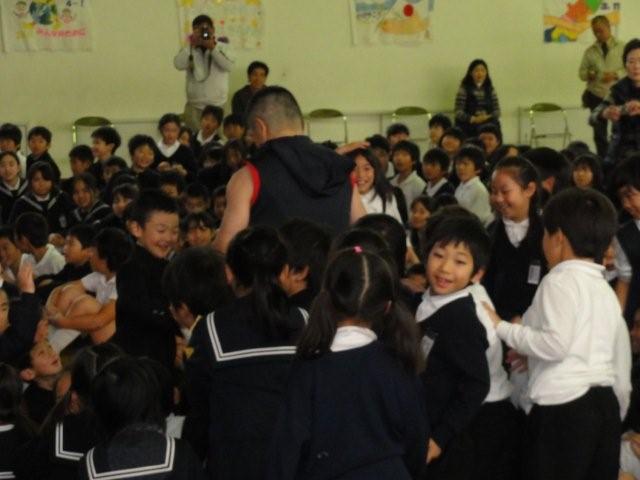 Children and a stranger_c0157558_1004719.jpg