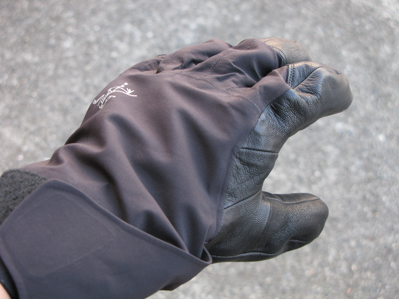 arc'teryx  グローブ　フィション　SV Fission SV Glove – Arc'teryx Tokyo Ginza