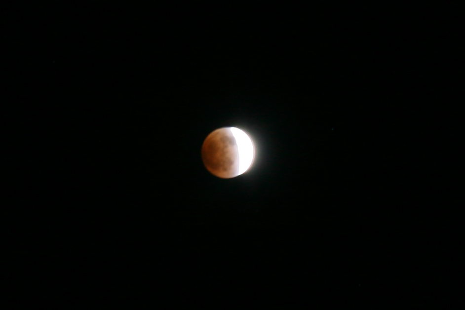 皆既月食_f0180878_1074757.jpg