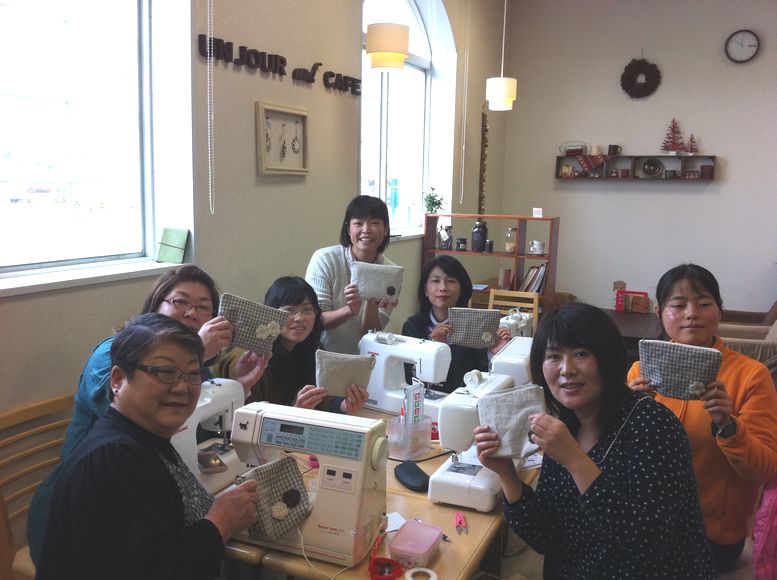 12/6アンジュール松崎店「カフェdeハンドメイド」ファスナーポーチ完成!_b0213187_22224136.jpg