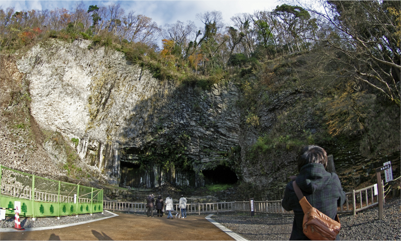 ■■ 太古の昔をしのぶ・・・・・・・玄武洞 ■■_d0209988_1983645.jpg