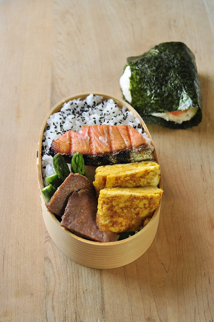 鮭弁当_b0171098_8441572.jpg