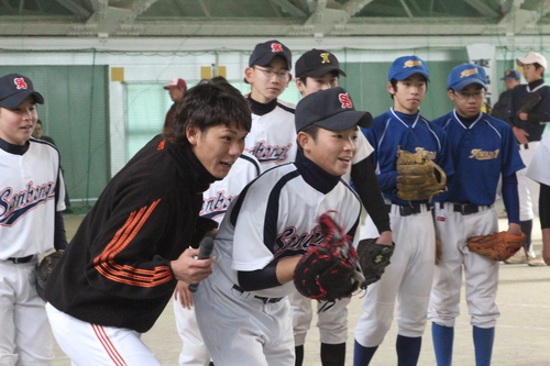 プロ野球選手が熱い指導を行う 少年野球教室 十和田市ブログ 駒の里から