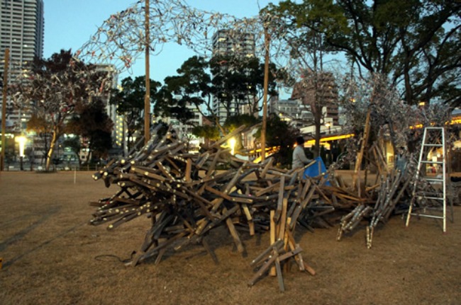 二体の龍神、天神橋下、3年目の中之島公園 _a0010575_8511022.jpg