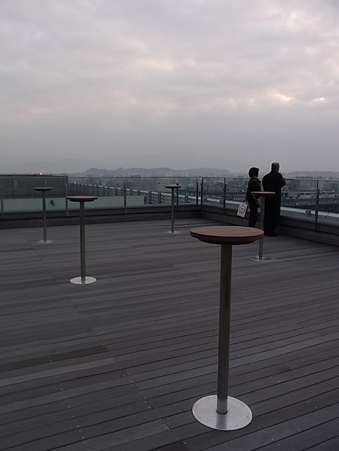 新しくなった博多駅を視察!+これからの人生を考える飲み会!_b0186200_21361685.jpg