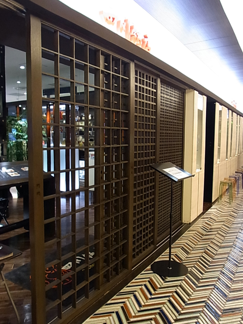 新しくなった博多駅を視察!+これからの人生を考える飲み会!_b0186200_21362952.jpg