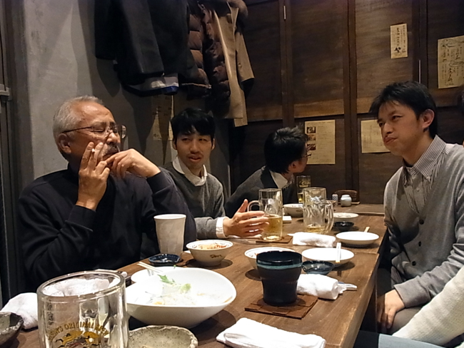 新しくなった博多駅を視察!+これからの人生を考える飲み会!_b0186200_21365140.jpg