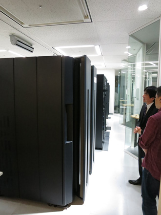 IBMのメインフレーム『System z』を生で見てきました _c0060143_2230117.jpg