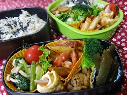 2011.12.15　いつものお弁当　今朝は二つ_e0175443_1810321.jpg