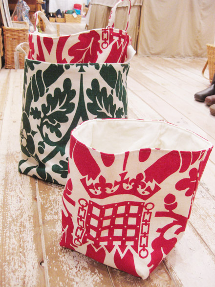 12/17-30 ”Feathers in you hat\" Mrs.Alderson England 2012 collection _b0184796_12161581.jpg