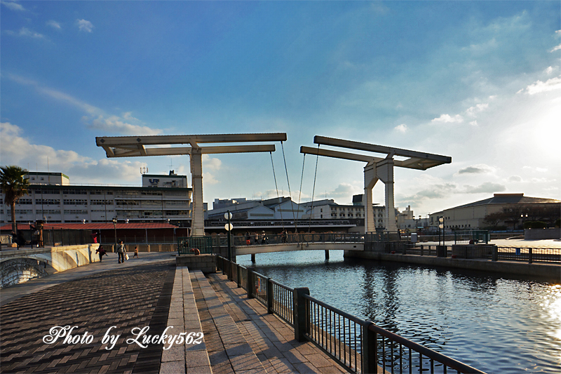 神戸ハーバーランド(3) 白い跳ね橋のある風景_e0002371_8174931.jpg