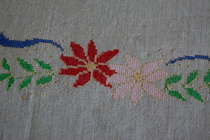 たまには季節の刺繍を～ポインセチア_a0046748_11552437.jpg