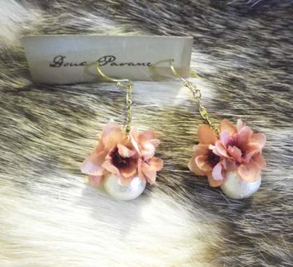 お花ピアス/イヤリング(doux pavane) たくさん入荷しました_a0232169_16573849.jpg