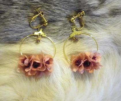お花ピアス/イヤリング(doux pavane) たくさん入荷しました_a0232169_1754124.jpg
