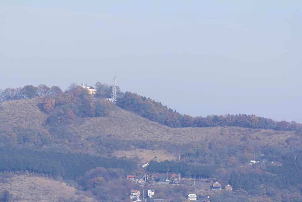 晩秋の簑山～落ち葉と美しい紅葉の路・・（10）　簑山山頂 『美の山公園』より♪_e0195587_23522933.jpg