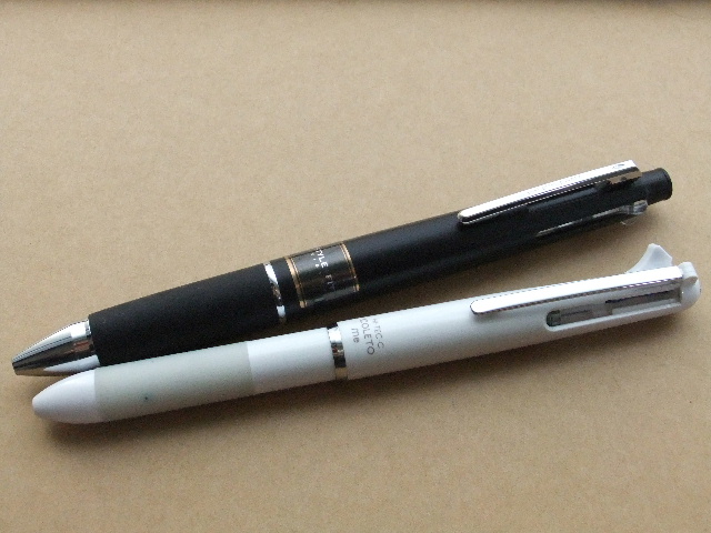 あったらいいなこんなペン・ノック式消しゴム付太軸多機能ペン。_f0220714_1475180.jpg