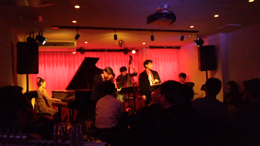 水曜日 昨日 と 今日のライブ♪_b0115606_12462268.jpg
