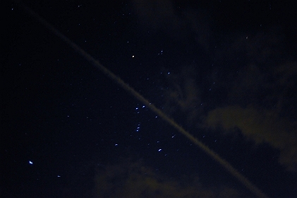 夜の飛行機雲 Shutter 膜