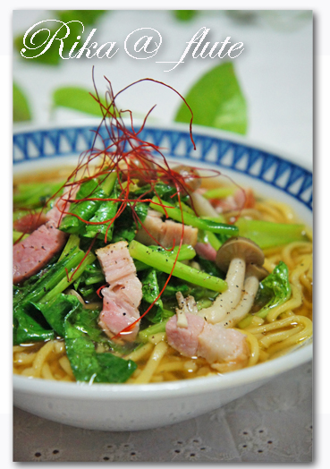 小松菜とベーコン炒めのせラーメン_c0103827_18222486.jpg