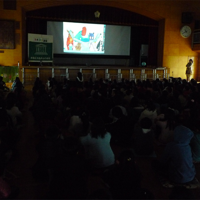 新宿区立　西戸山小学校で「トレンドファッション入門」を上映しました！_f0194512_12131638.jpg