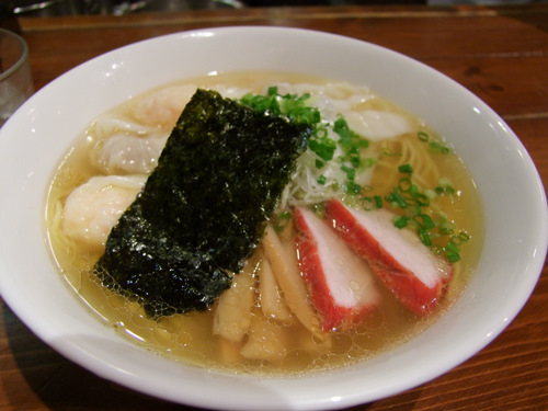 「中目黒・池尻 支那そば 八雲 特製ワンタン麺・白、黒、特製つけそばミックス」_a0000029_113957.jpg