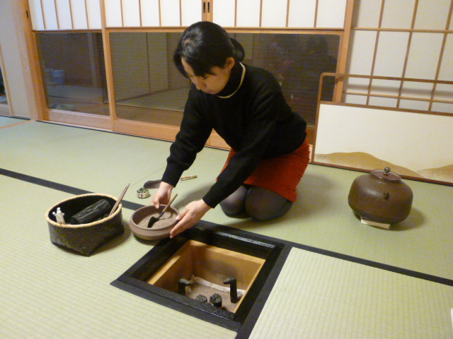 風炉　炭斗　炭入れ　茶道具　灰ならし　ならし置き 風炉 炭斗 炭入れ 茶道具 灰ならし ならし置き お稽古風景（9） 初