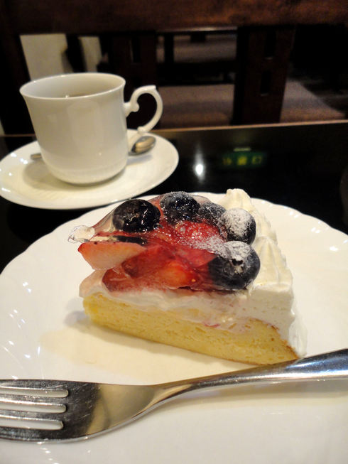 大好きな福岡へ その2 「コービンでほっこりケーキ」&2PM ARENA TOUR マリンメッセ_f0054260_17161311.jpg