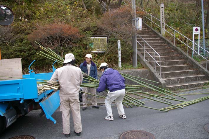 六国見山にイロハモミジとエゴノキの苗木を植樹：12・21_c0014967_5554861.jpg